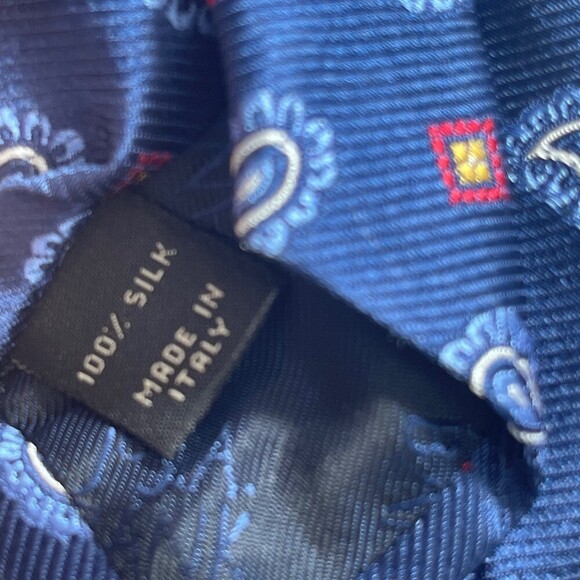 JoS. A.Bank Heritage Collection 100% Silk. Navy Blue Paisley Patterned Tie. - Picture 4 of 7